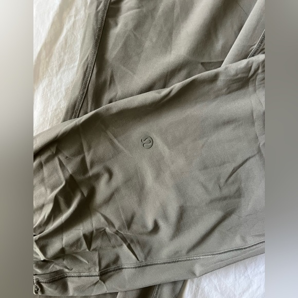 Lulu Light Weight Jogger - Picture 5 of 5